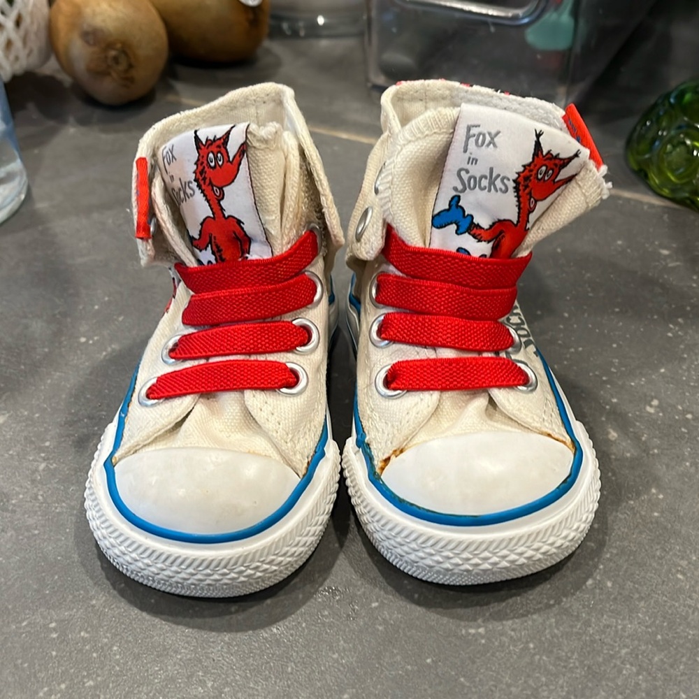 Rare dr. Suess toddler/baby Converse all star shoes unisex